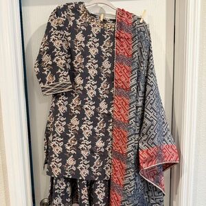 Navy Floral Kurta Set + Red/Navy Dupatta (Gently Worn)